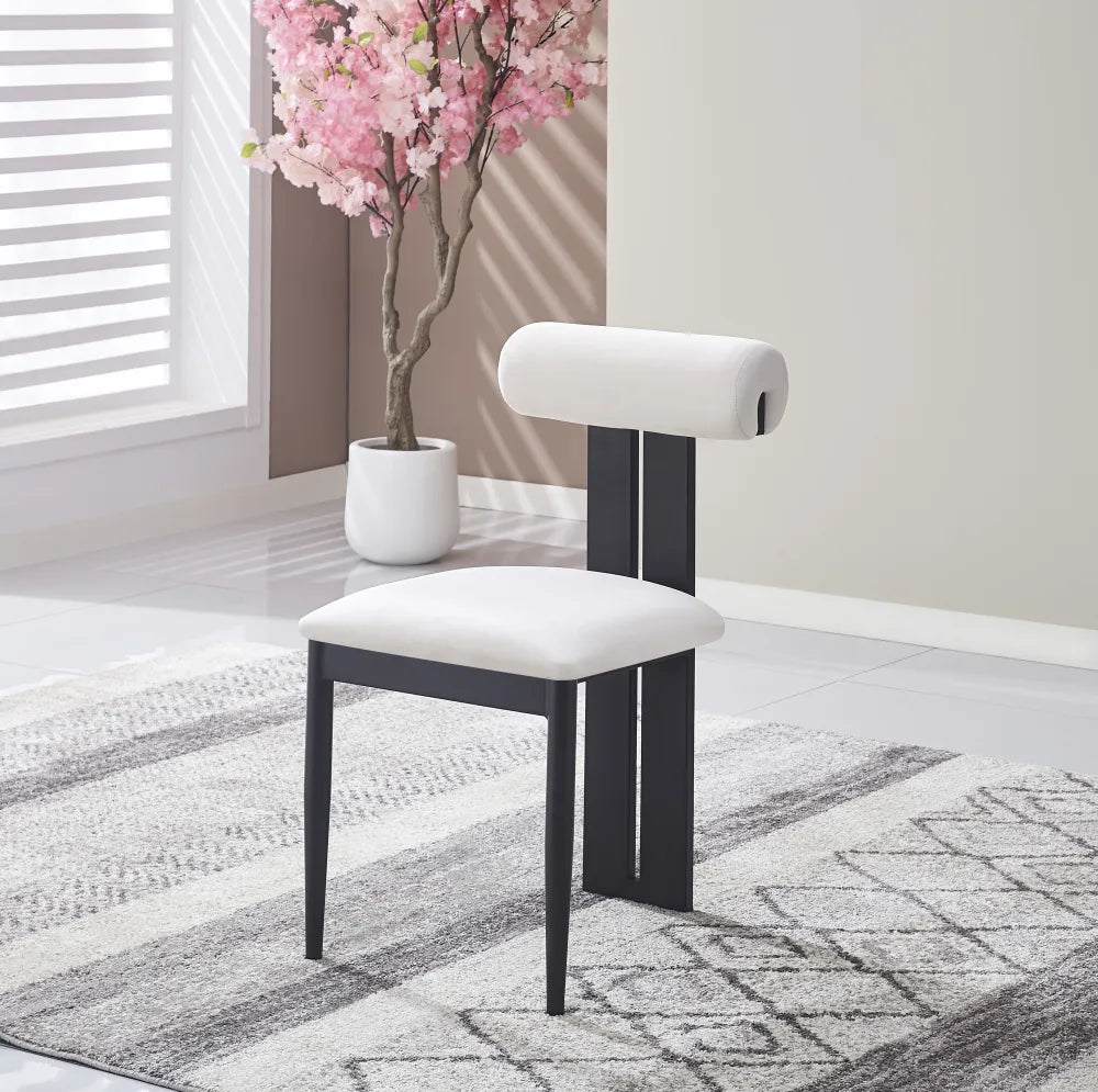 Chaise boudin pied metal noir velours beige