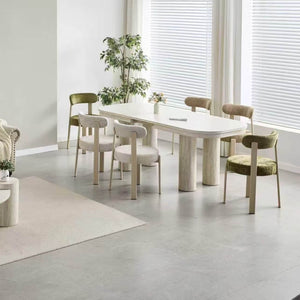 Table Célestia bois clair dans un salon